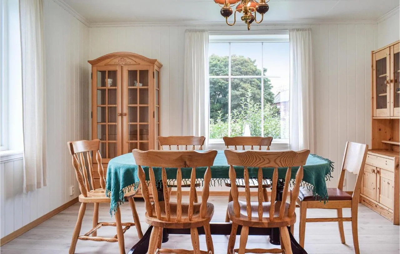 Stunning Home In Urangsvag Bomlo 0*,  Норвегия