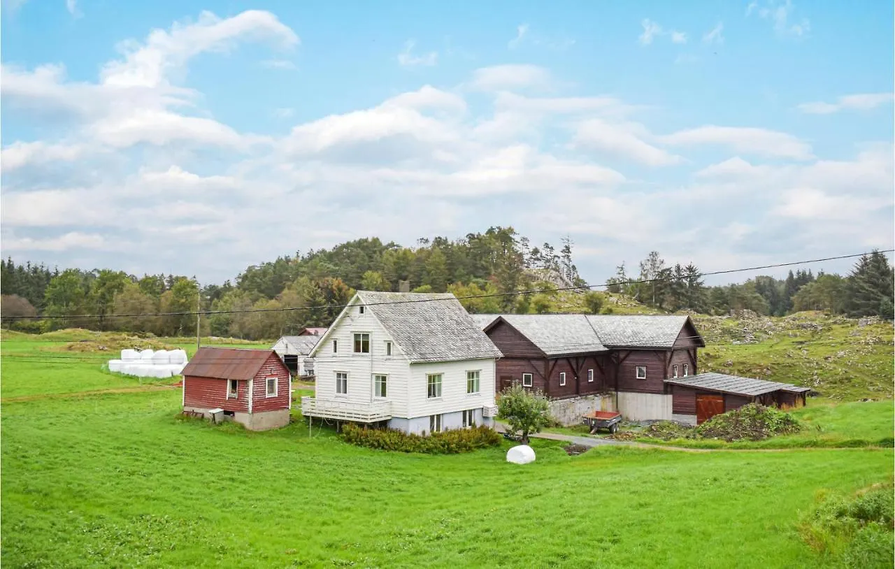 Stunning Home In Urangsvag Bomlo