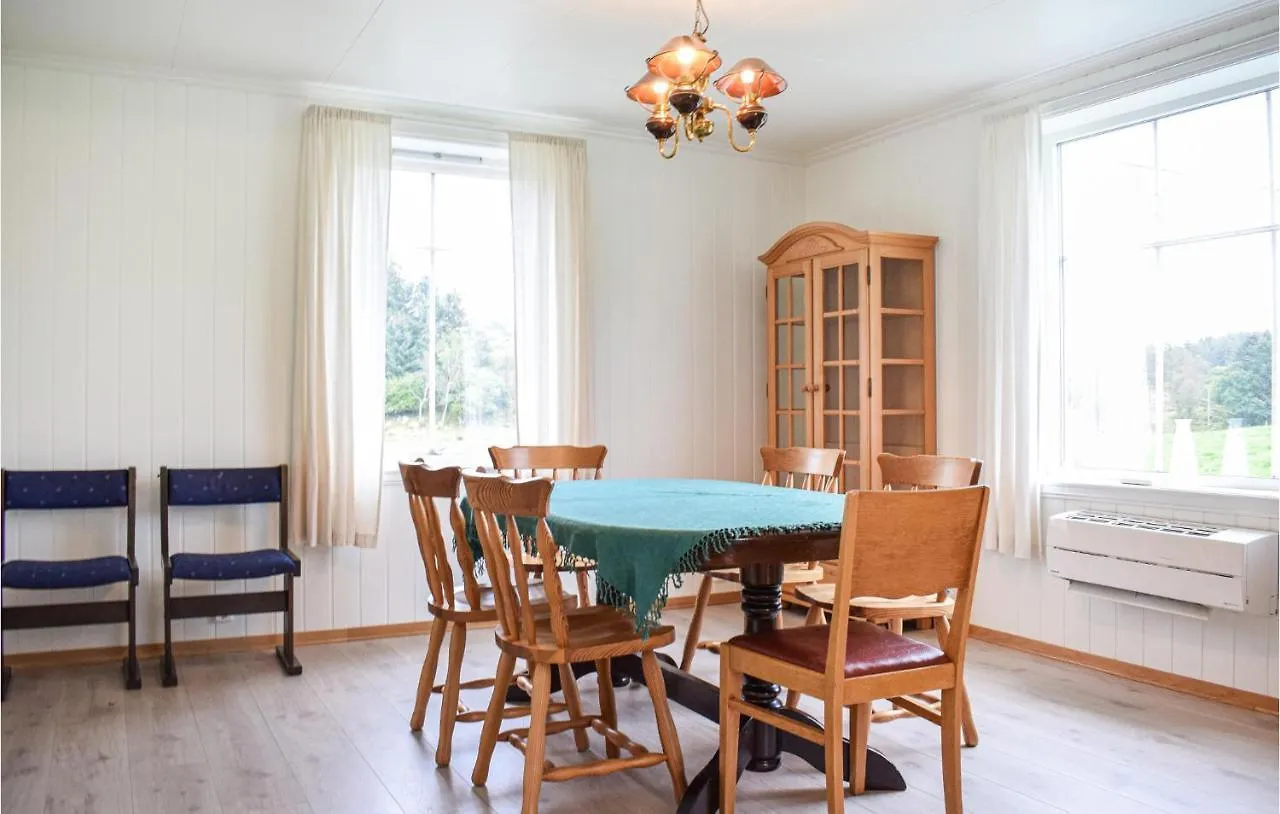 Stunning Home In Urangsvag Bomlo 0*,